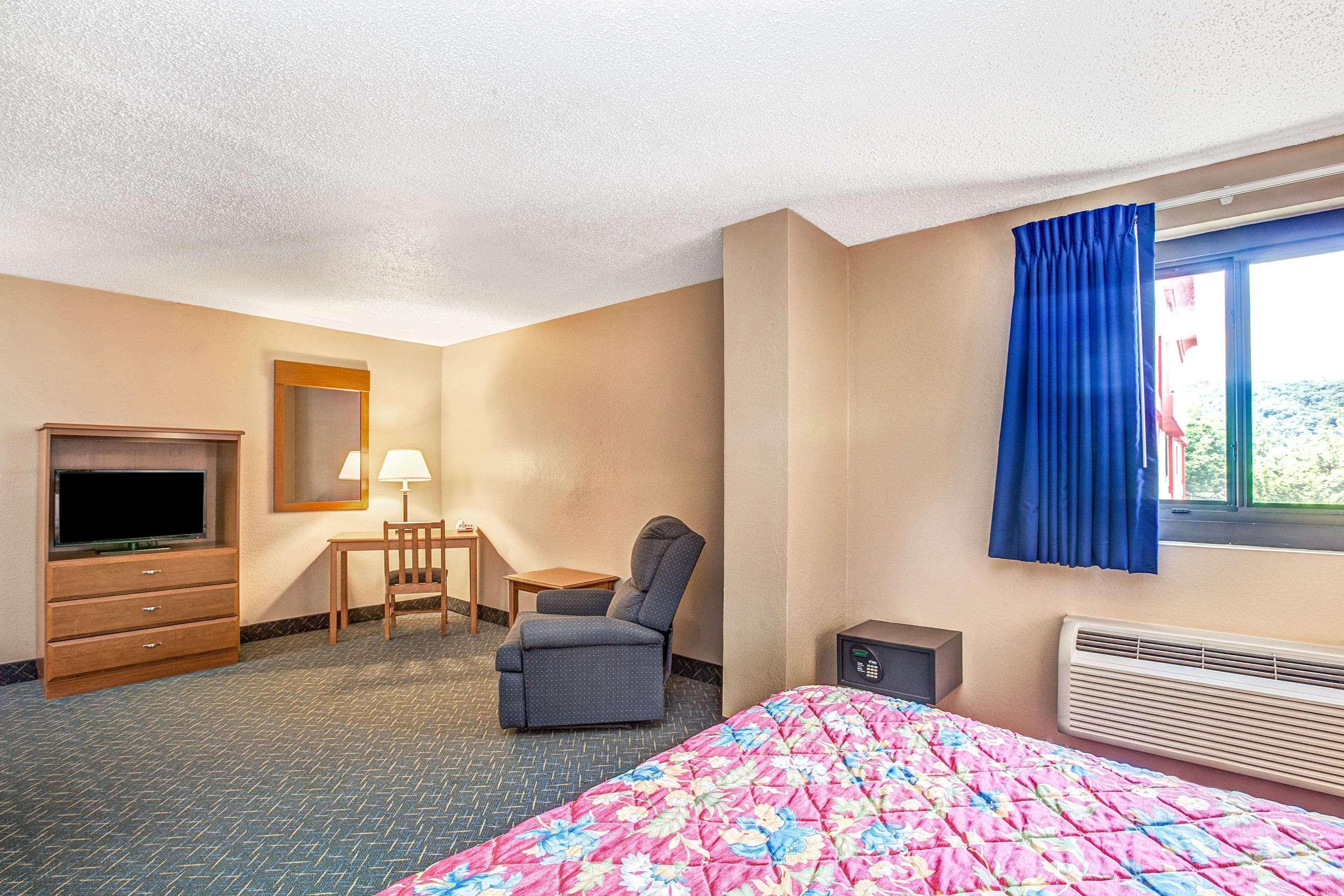Super 8 By Wyndham Mahwah Hotel Exterior foto