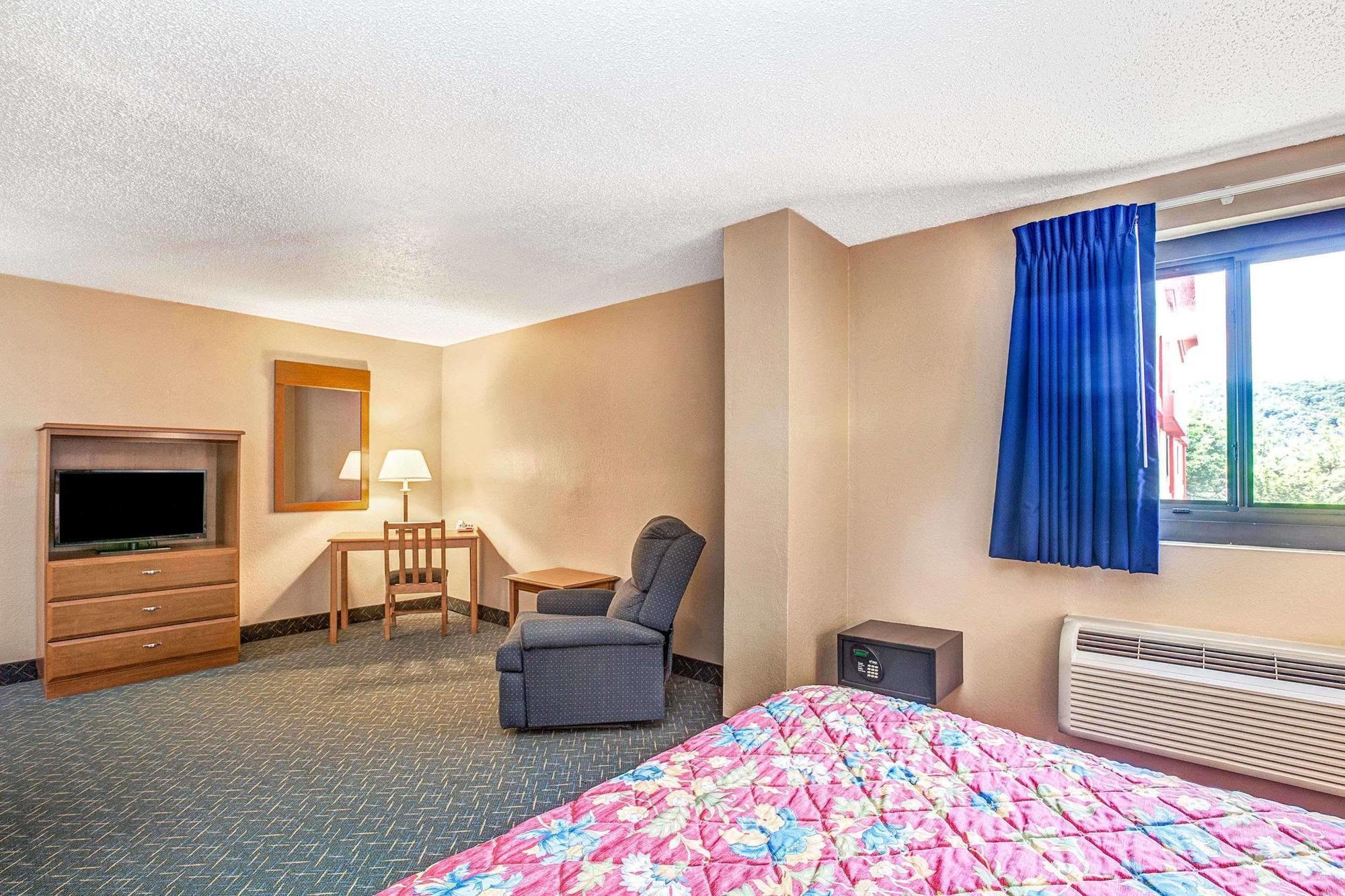 Super 8 By Wyndham Mahwah Hotel Exterior foto