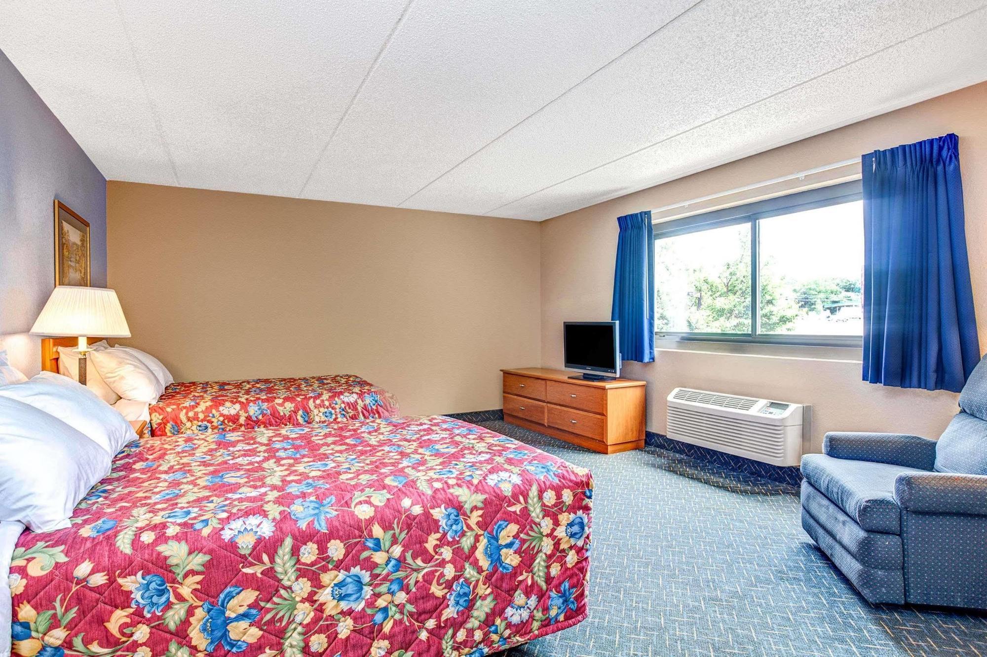 Super 8 By Wyndham Mahwah Hotel Exterior foto